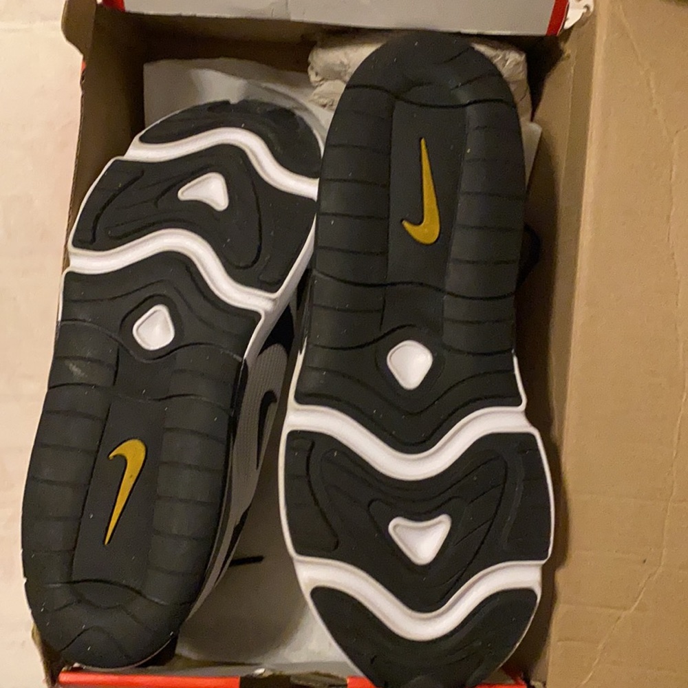 AirMax 200 - Picture 3 of 3